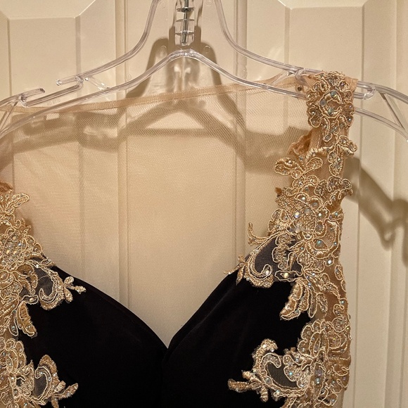 Prom / Evening Gown JVN by Jovani Size 6 - Picture 1 of 6